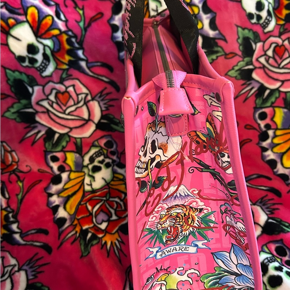 Ed Hardy Pink Trim Straw Tote with Tattoo Skull Graphic - Picture 3 of 4